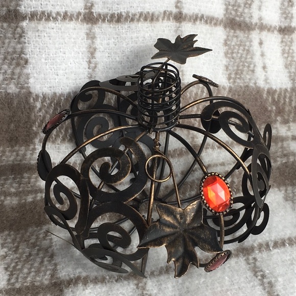 Beautiful Accent Metal Pumpkin with 6 Orange Jewels - Picture 4 of 9